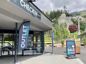 Das Check In ist diesen Sommer ein großes Outlet direkt an der Seilbahnstation Serfaus