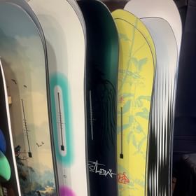 Burton Snowboards im Peep Shop Serfaus