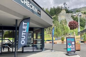 Das Check In ist diesen Sommer ein großes Outlet direkt an der Seilbahnstation Serfaus
